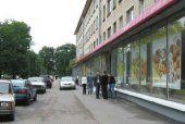 Жители дома № 9 по ул. Володарского против магазина "Полушка"