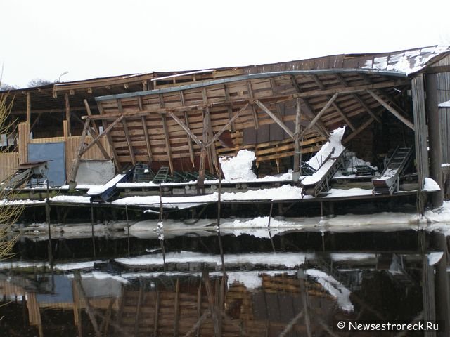 На Сестрорецкой рыббазе рухнула крыша
