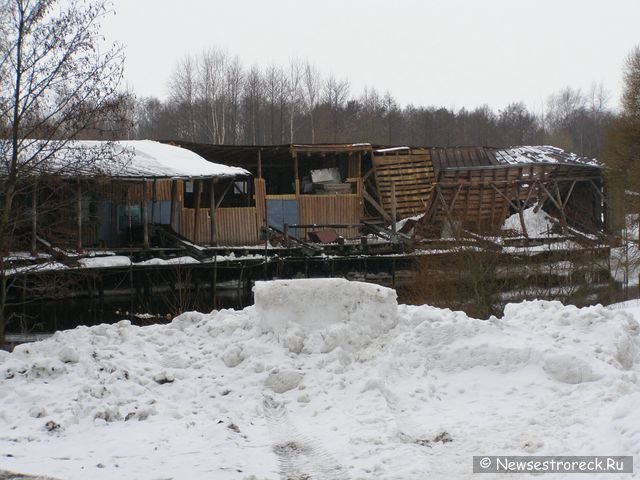 На Сестрорецкой рыббазе рухнула крыша