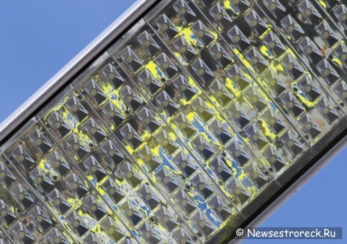В Сестрорецке продолжается реконструкция системы уличного освещения