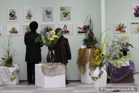 В Сестрорецке почтили память мастера цветочных композиций