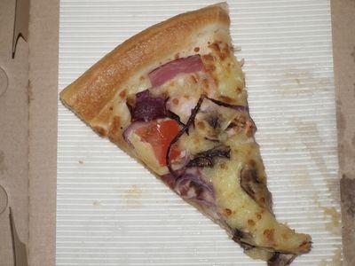 Голодные петербуржцы отбирают пиццу у курьеров, угрожая расправой