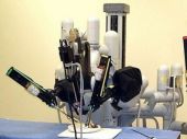 В Сестрорецкой больнице хирурги удаляют раковую опухоль с роботом да Винчи