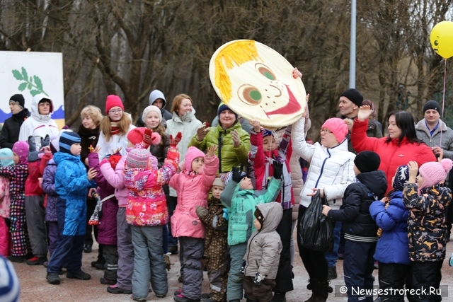 Уходи, зима! В Сестрорецке отметили Масленицу Уходи, зима! В Сестрорецке отметили Масленицу