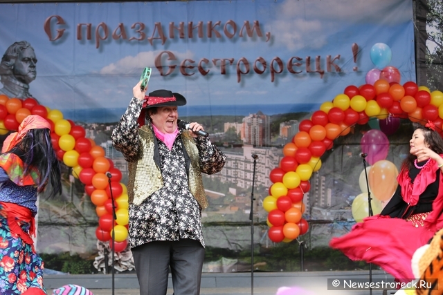 Уходи, зима! В Сестрорецке отметили Масленицу Уходи, зима! В Сестрорецке отметили Масленицу