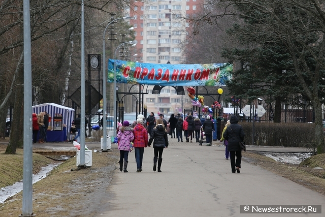 Уходи, зима! В Сестрорецке отметили Масленицу Уходи, зима! В Сестрорецке отметили Масленицу