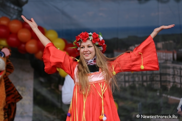 Уходи, зима! В Сестрорецке отметили Масленицу Уходи, зима! В Сестрорецке отметили Масленицу