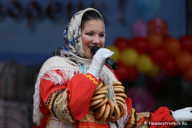 Уходи, зима! В Сестрорецке отметили Масленицу Уходи, зима! В Сестрорецке отметили Масленицу