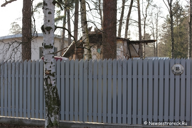 В Сестрорецке доломали Дачу К.О. Гвиди