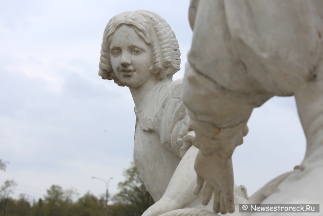 Памятник «Две сестры» совсем забросили ...