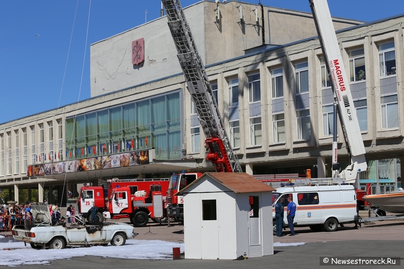 В Сестрорецке прошли мероприятия, посвященные 365-летию пожарной охраны России