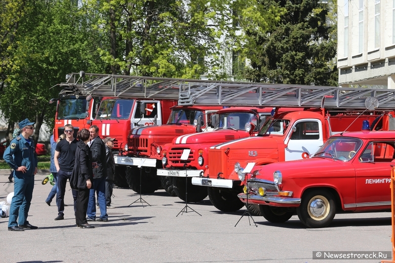 В Сестрорецке прошли мероприятия, посвященные 365-летию пожарной охраны России