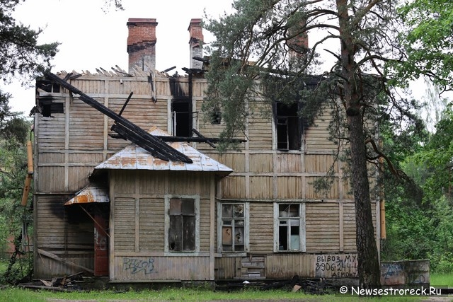 Смольный снесет старинную деревянную школу в Сестрорецке
