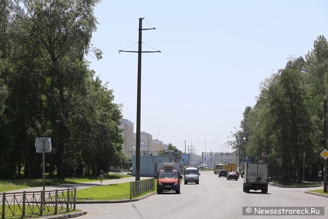 В Сестрорецке демонтируют старые опоры ЛЭП