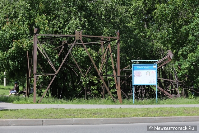 В Сестрорецке демонтируют старые опоры ЛЭП
