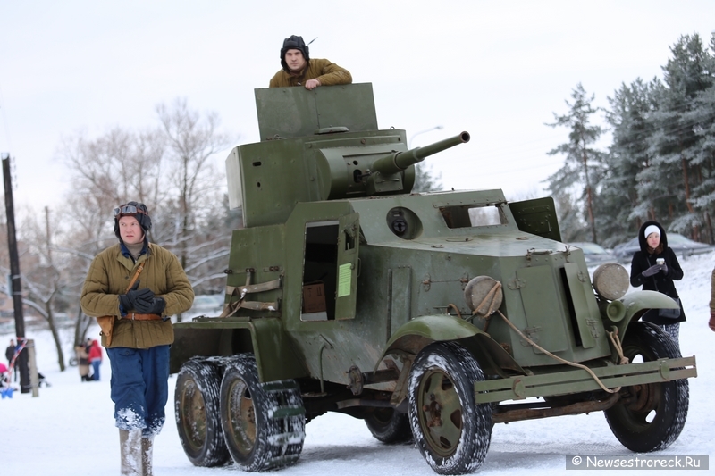 В Сестрорецке состоялась военно-историческая реконструкция "Ленинградский День Победы"