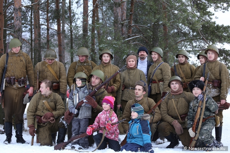 В Сестрорецке состоялась военно-историческая реконструкция "Ленинградский День Победы"