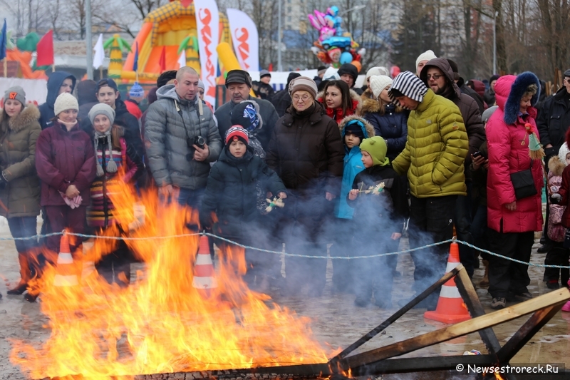 Город Сестрорецк проводил Масленицу Город Сестрорецк проводил Масленицу