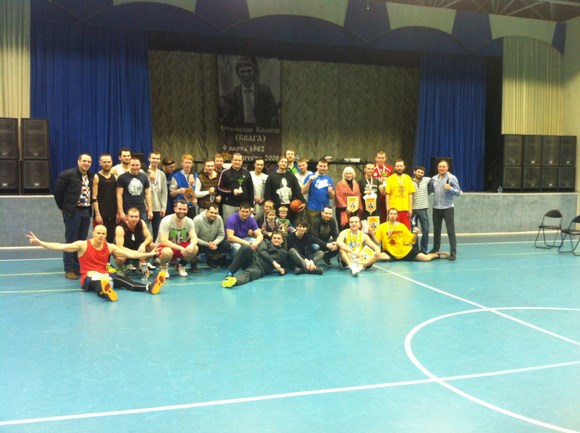 В Сестрорецке состоялся V ежегодный турнир по стритболу памяти Стаса Колегова
