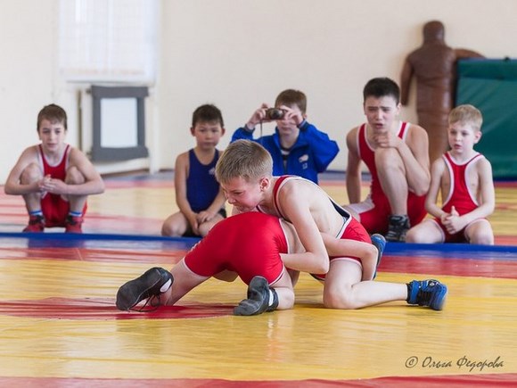 Первые победы юных спортсменов по вольной борьбе