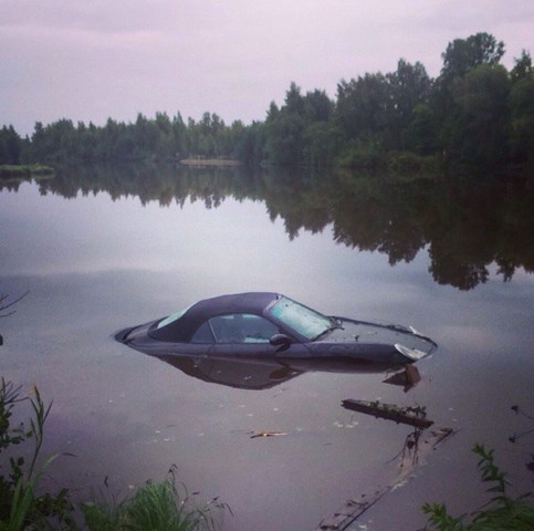 В Сестрорецке Porsche нырнул в озеро Разлив