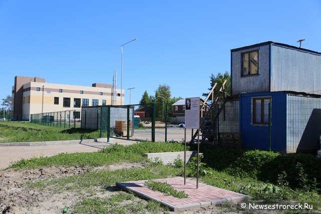 В Сестрорецке на Академика Вернова построили теннисный клуб В Сестрорецке на Академика Вернова построили теннисный клуб