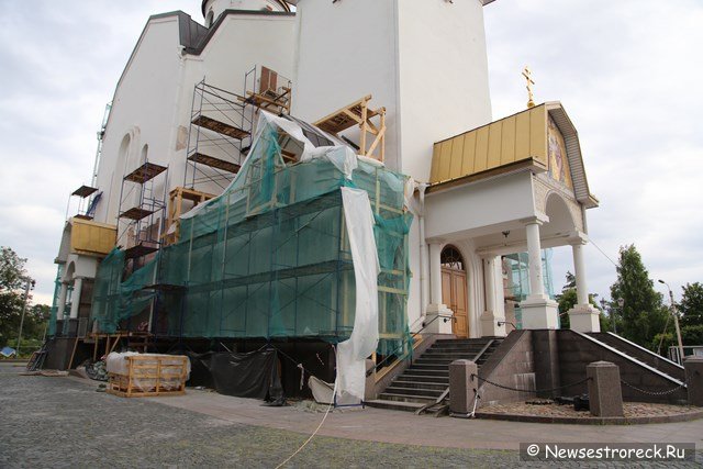 Здание храма Петра и Павла начали приводить в порядок Здание храма Петра и Павла начали приводить в порядок