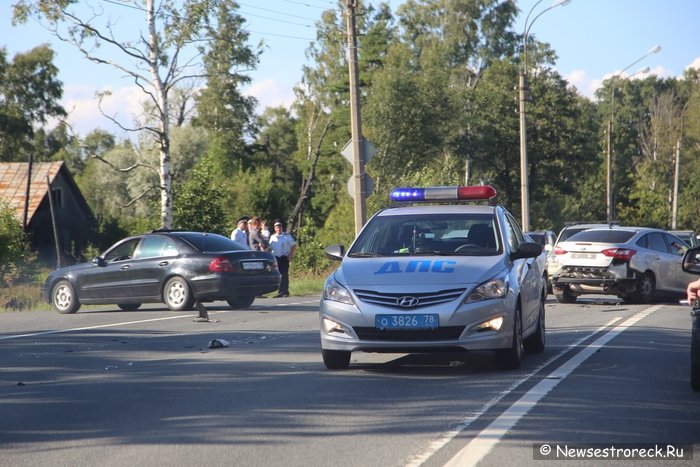 В пос.Александровская ДТП с участием трех автомобилей