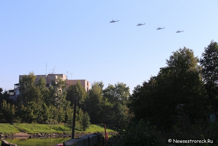 Очевидцы: Военные вертолеты пугают жителей Сестрорецка