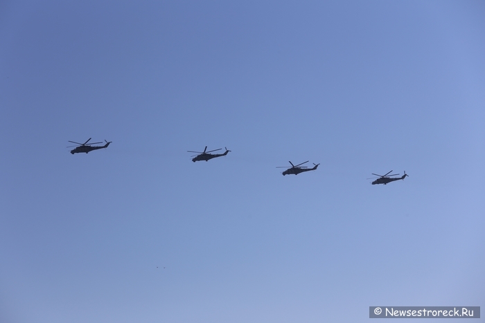 Очевидцы: Военные вертолеты пугают жителей Сестрорецка
