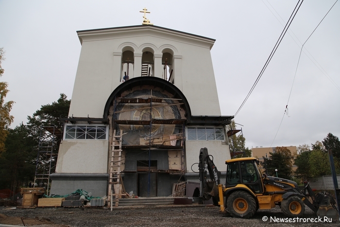 Завершается строительство храма Ксении Блаженной при 40-й больнице
