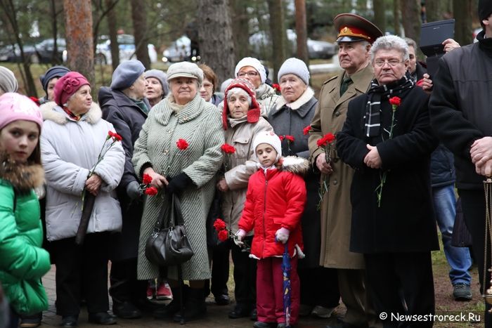 В Сестрорецке захоронили останки 28 советских солдат В Сестрорецке захоронили останки 28 советских солдат