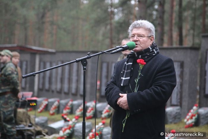 В Сестрорецке захоронили останки 28 советских солдат В Сестрорецке захоронили останки 28 советских солдат