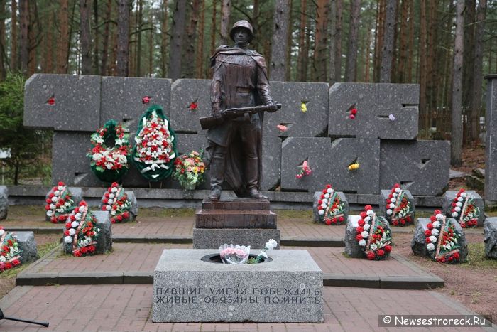 В Сестрорецке захоронили останки 28 советских солдат