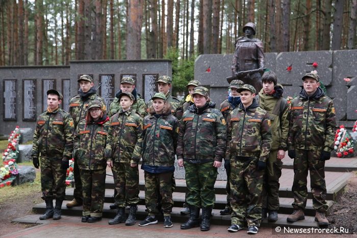В Сестрорецке захоронили останки 28 советских солдат В Сестрорецке захоронили останки 28 советских солдат