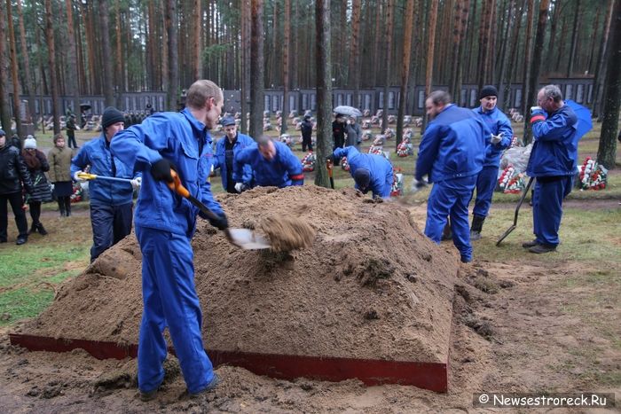 В Сестрорецке захоронили останки 28 советских солдат