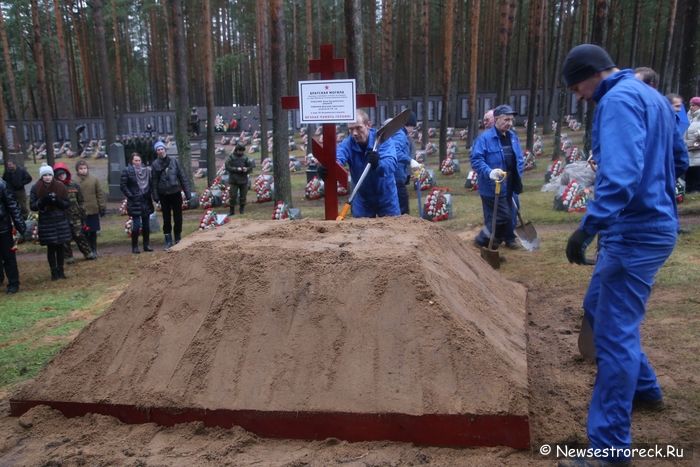 В Сестрорецке захоронили останки 28 советских солдат В Сестрорецке захоронили останки 28 советских солдат
