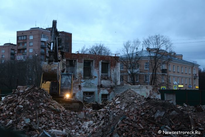 В Сестрорецке ломают дом купца Михаила Леонтьева