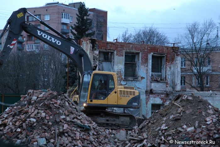 В Сестрорецке ломают дом купца Михаила Леонтьева