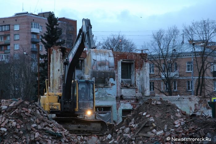 В Сестрорецке ломают дом купца Михаила Леонтьева