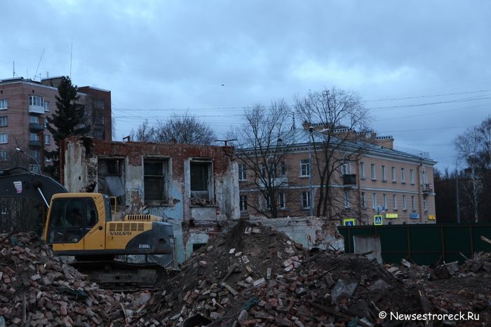 В Сестрорецке ломают дом купца Михаила Леонтьева