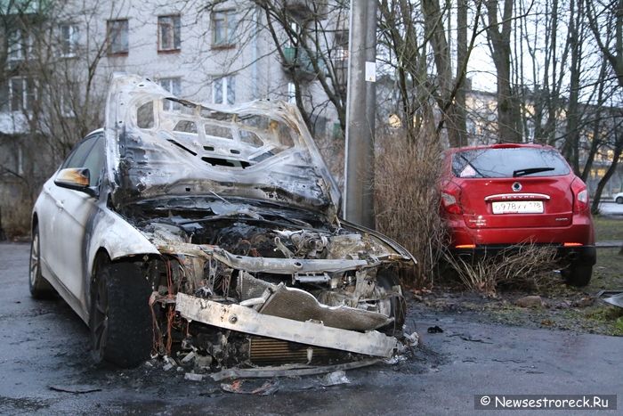 На ул.Володарского, д.9 сгорели две машины