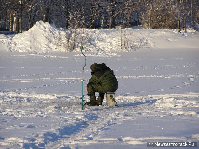 В Финском заливе спасали провалившихся под лед рыбаков