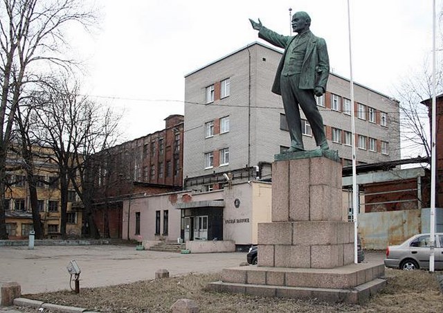 На территории музея "Шалаш" установили новый памятник Ленину