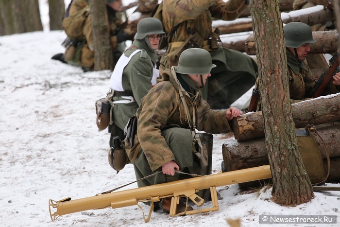 В Сестрорецке состоялась военно-историческая реконструкция "Западный фронт" В Сестрорецке состоялась военно-историческая реконструкция "Западный фронт"