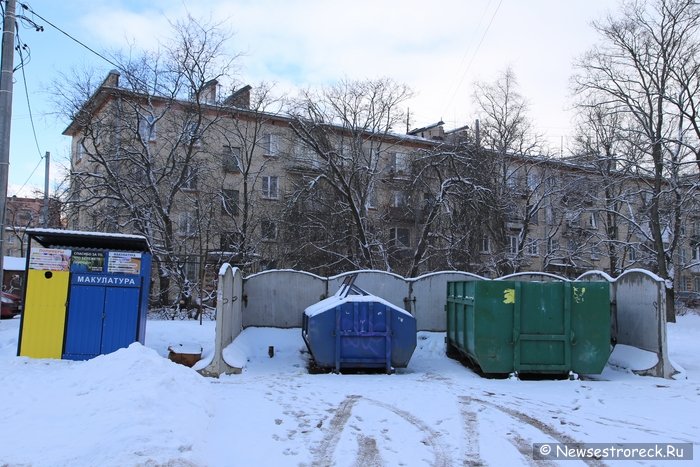 На ул.Володарского установили контейнер для макулатуры и полимеров