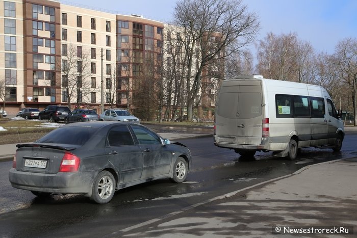 На вокзале маршрутка №600 попала в ДТП