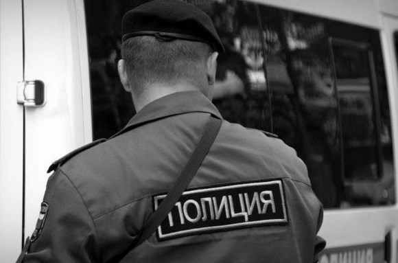 За раненного на вызове полицейского платит семья За раненного на вызове полицейского платит семья