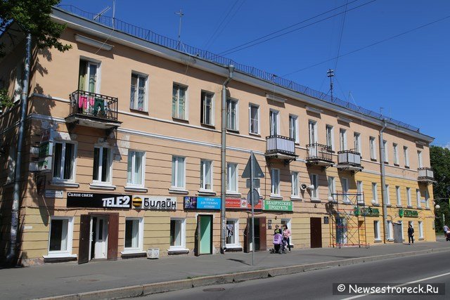Здание дома 4/2 по ул.Володарского приводят в порядок Здание дома 4/2 по ул.Володарского приводят в порядок