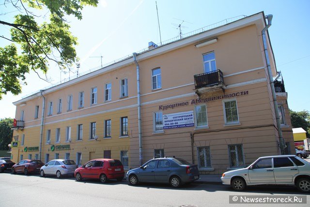 Здание дома 4/2 по ул.Володарского приводят в порядок Здание дома 4/2 по ул.Володарского приводят в порядок